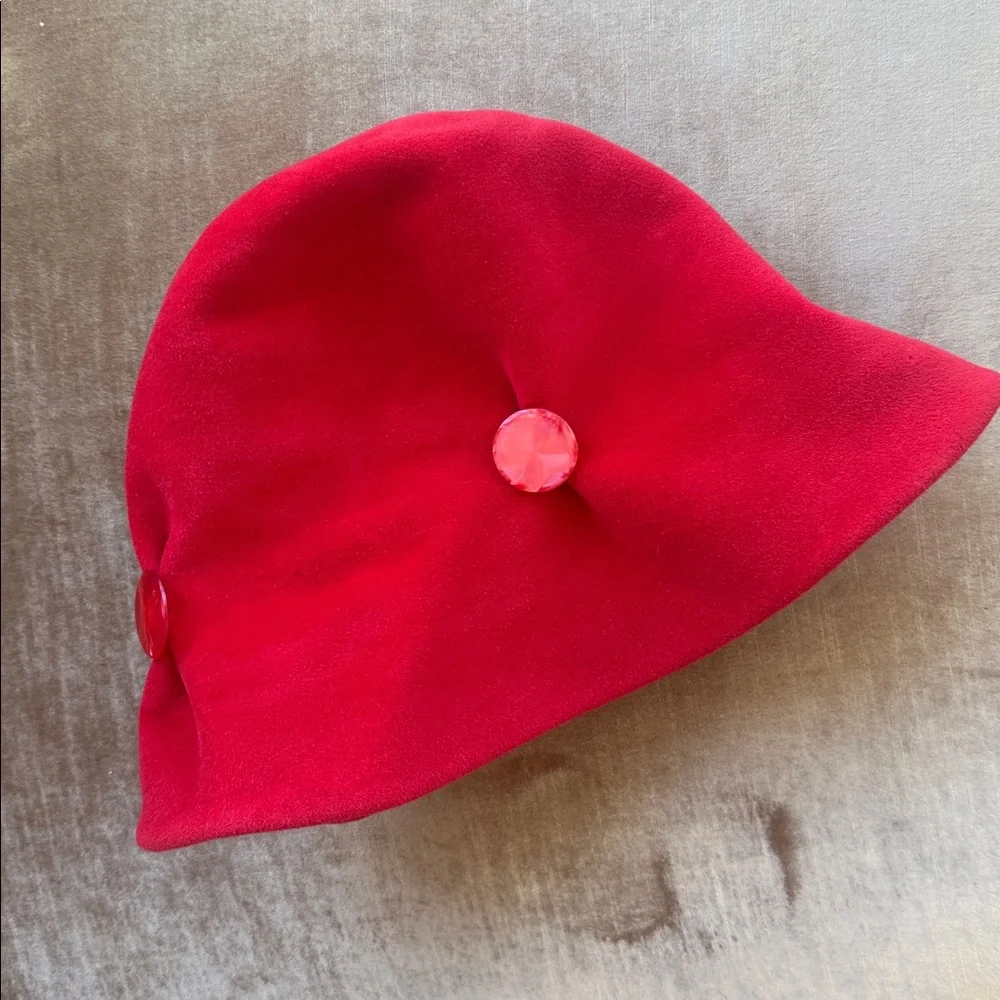 Antique Vintage Scarlet red Felt soft Cloche hat Buttons Decorated S/M England - Picture 3 of 16